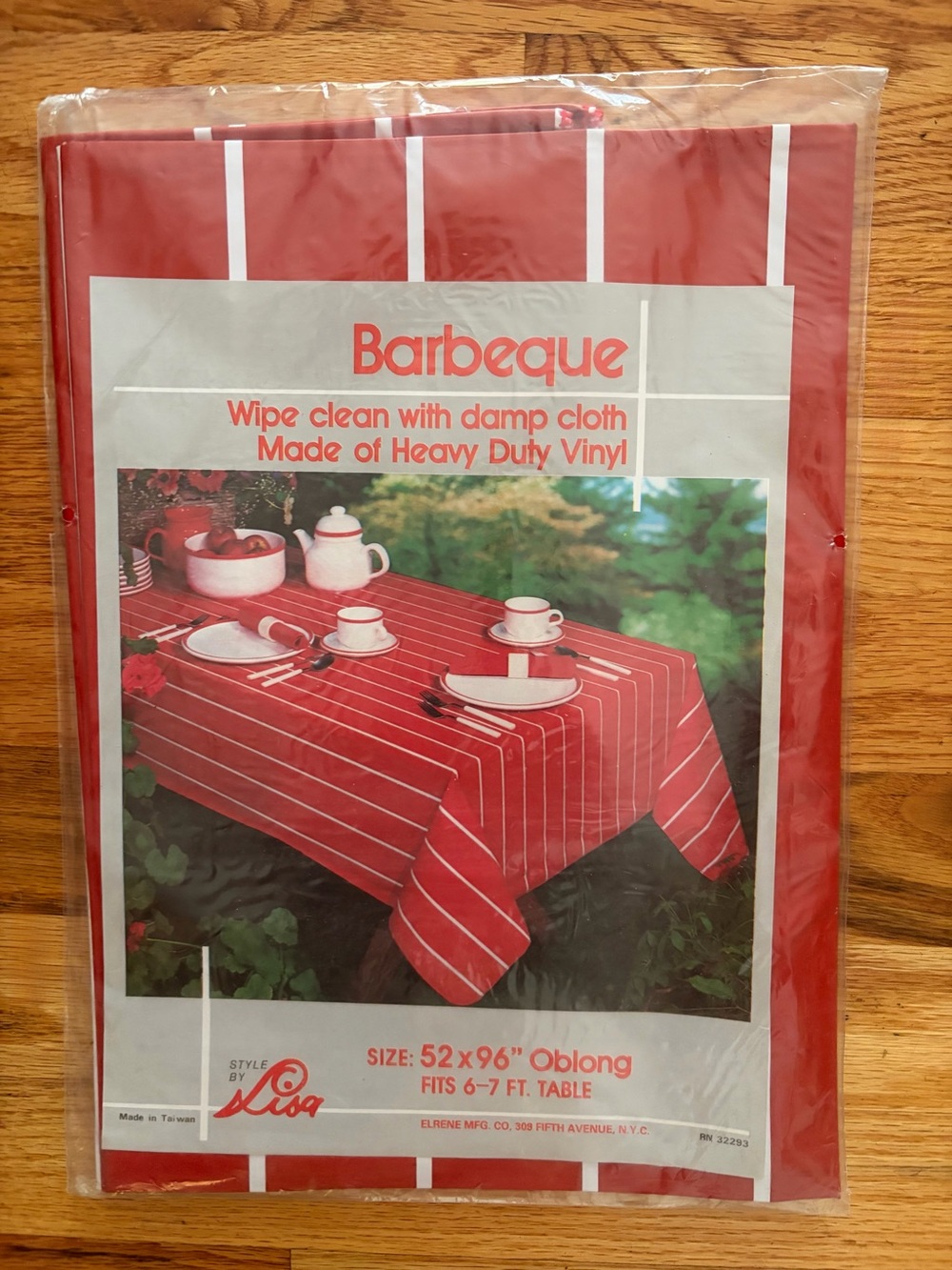 🆕 Elrene Home Protector Tablecloth Oblong 52 X 96” Red And White Vintage
